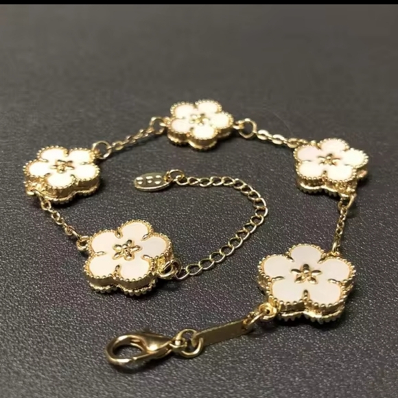 Plum Blossom Five Leaf Flower Fritillaria Double-Sided Adjustable Bracelet. - Picture 8 of 8